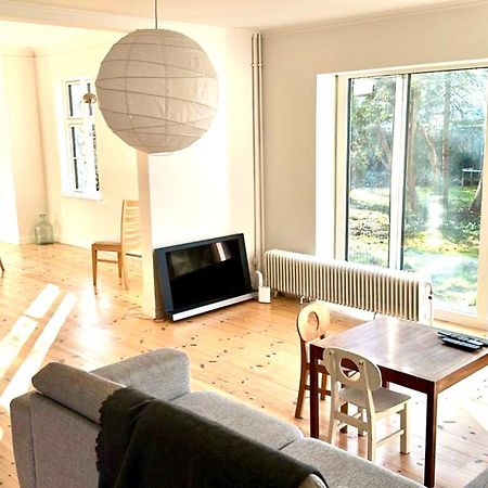 Villa Apartment Near Lousiana Humlebæk Екстериор снимка